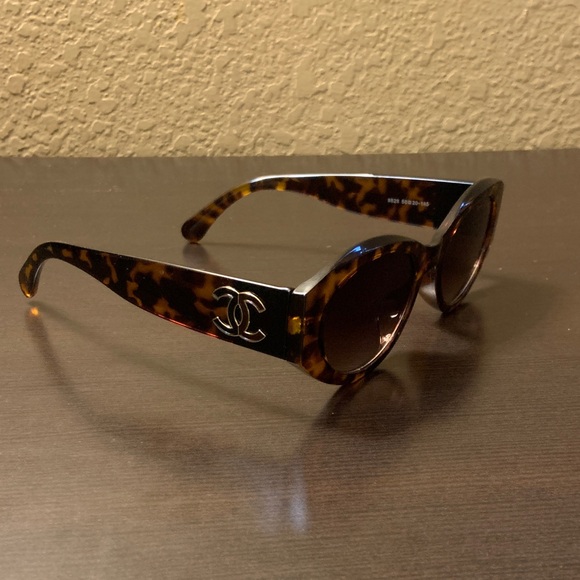 CHANEL Tortoise Shell Sunglasses - Picture 1 of 3